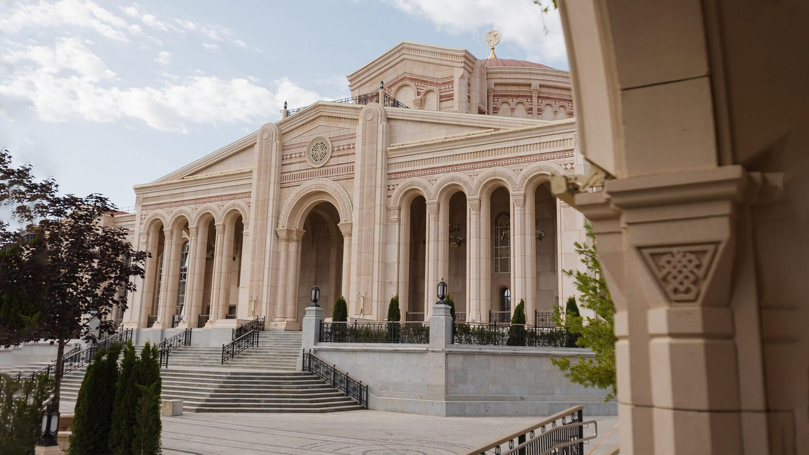 Тектоника зданий и сооружений при дневном и искусственном освещении