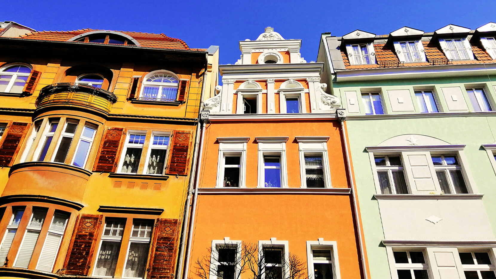 Цвет в городской среде: когда работает как система, а когда превращается в шум